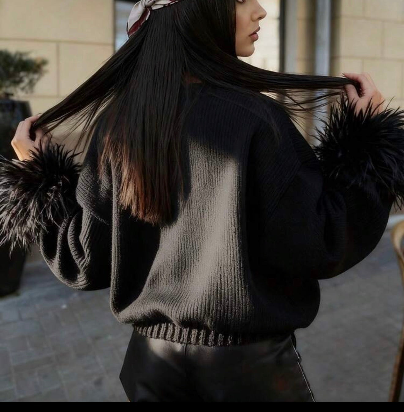 Cárdigan de punto con aplicaciones de plumas