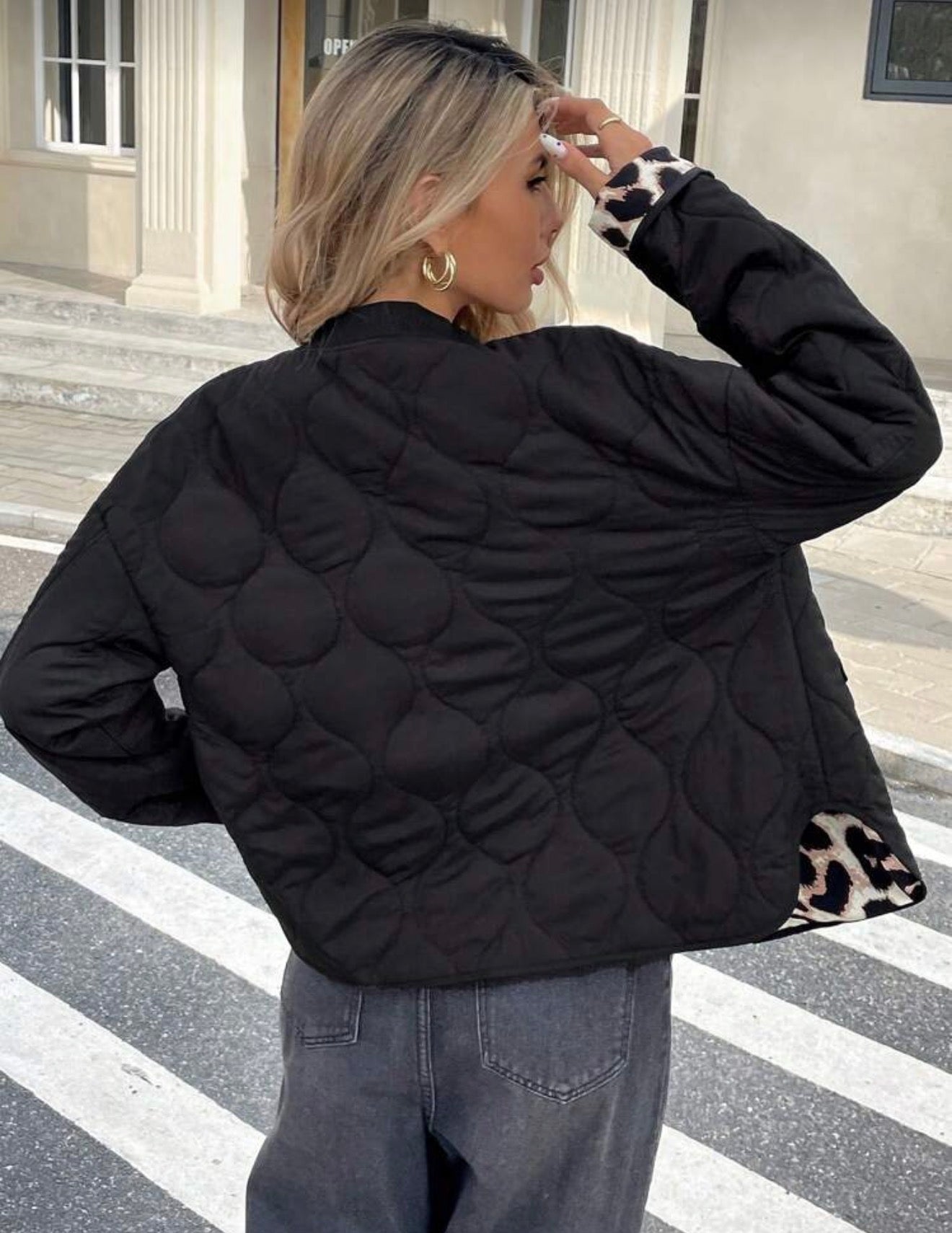 Chamarra con estampado leopardo